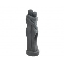 Estatua pareja abrazándose
