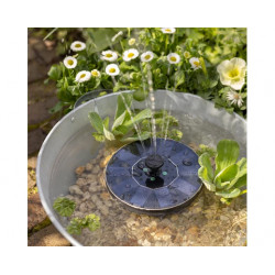 Fuente de plástico solar al aire libre