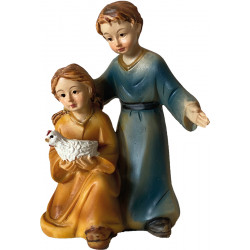 Pareja de niños con gallina